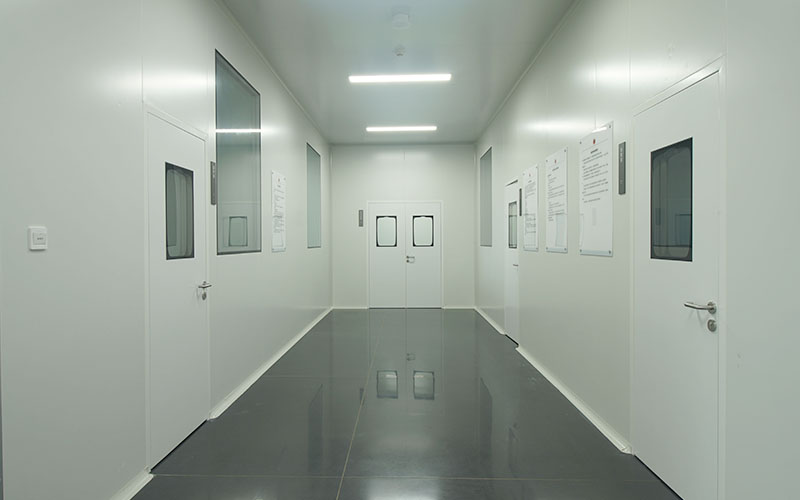 Cleanroom doors and windows necessary for clean room installation