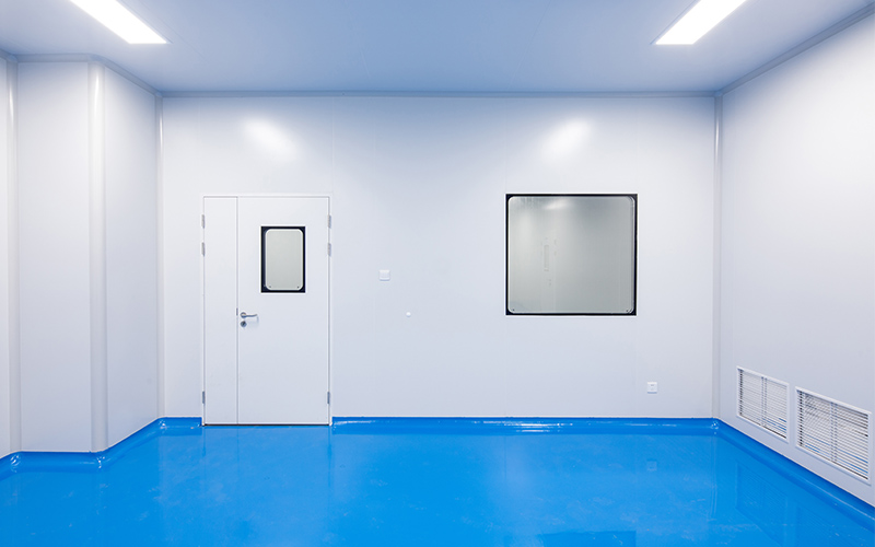 What are the factors that affect the life of cleanroom panels?