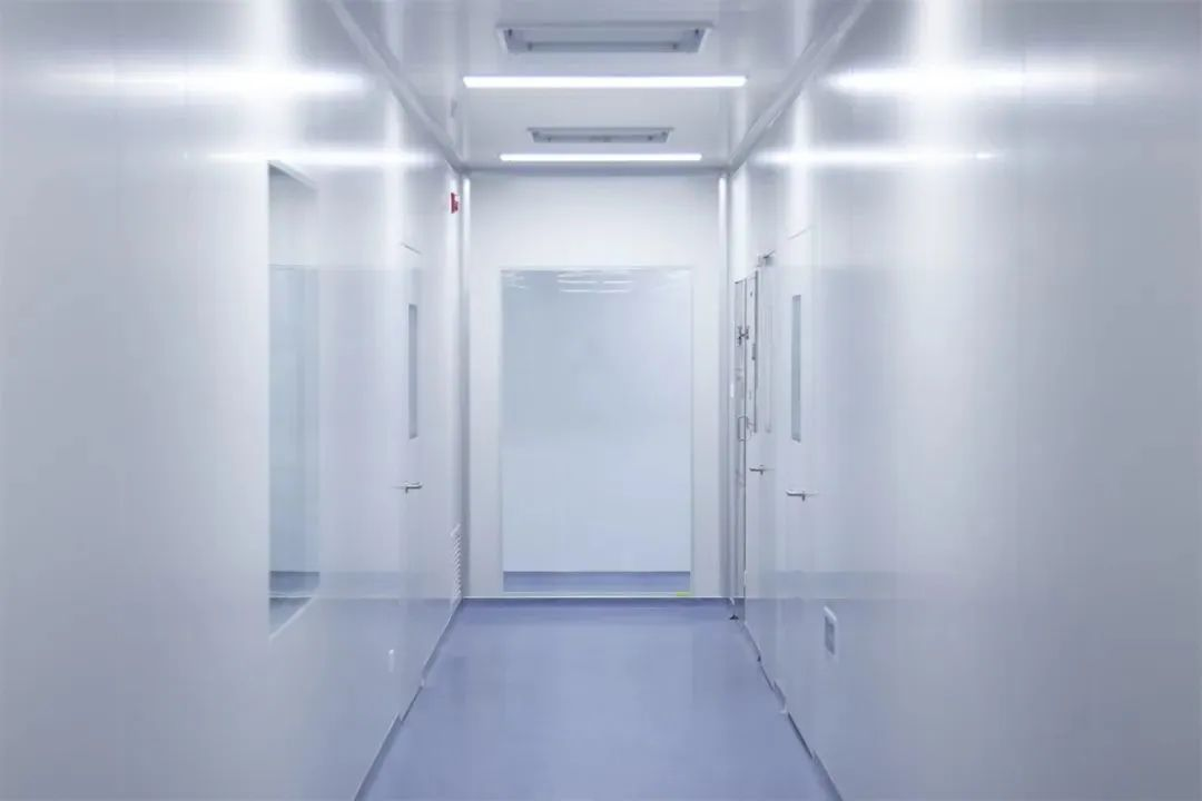 The difference between industrial cleanroom and biotech cleanroom