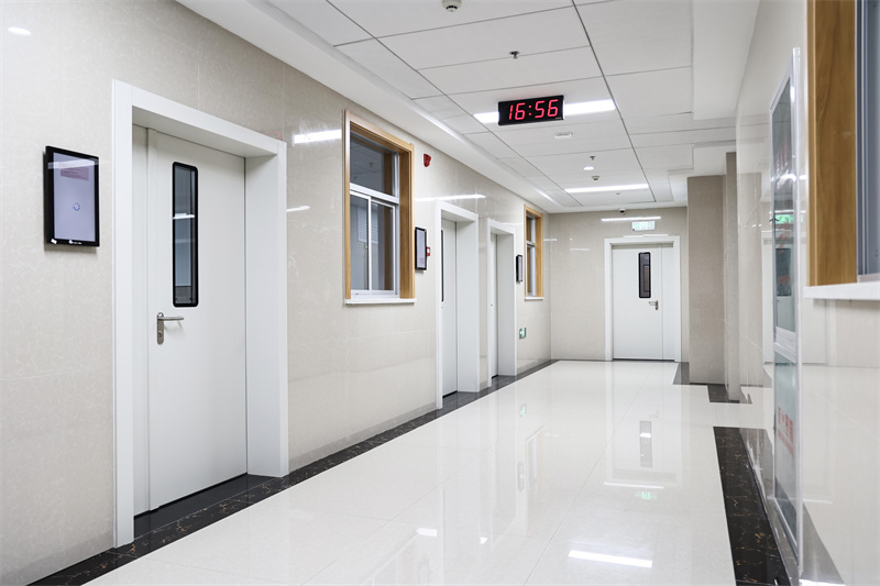 Reliable sealing measures should be taken for the structure and construction gaps of cleanroom doors, cleanroom windows, cleanroom wall panels, cleanroom ceiling panels