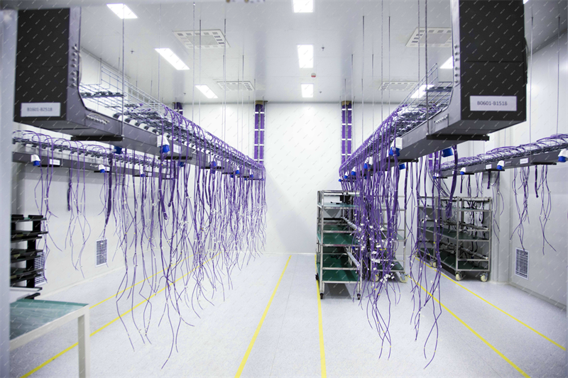 Semiconductor chip cleanroom