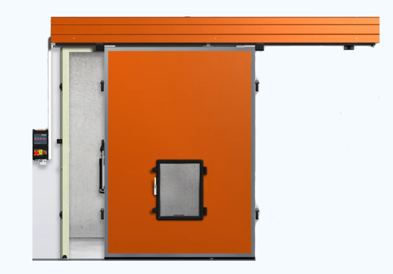 Sliding door designed and realized for installations on controlled atmosphere cold rooms
